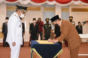 Gubri Resmi Lantik Dr. H. Kamsol, MM Menjadi Pj Bupati Kampar  