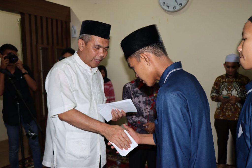 Bertempat di Rumah Dinas, Pj Bupati Kampar Santuni Anak Yatim Piatu.