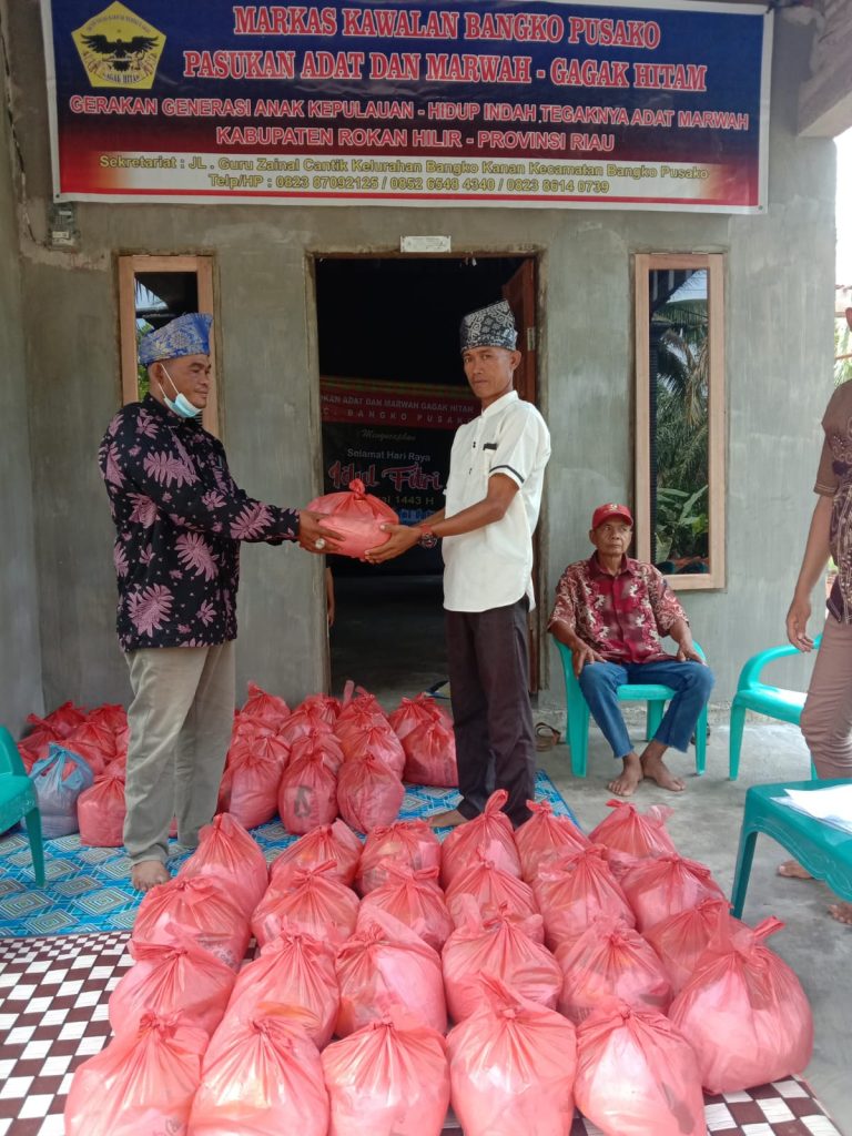 Peduli Sesama, Pasukan Adat Gagak Hitam Kawalan Bangko Pusako Bagi-bagi Sembako