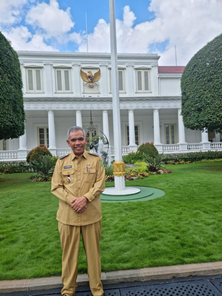 PJ Bupati Kampar di Undang  ke Istana,  Presiden Jokowi Sampaikan beberapa point penting.