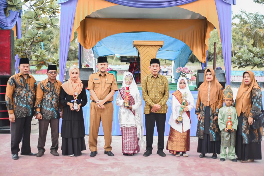 Hadiri Penyerahan Ijazah Dan Wisuda, Pj Bupati Kampar Sampaikan Batasi Anak-Anak Dalam Penggunaan Gadget