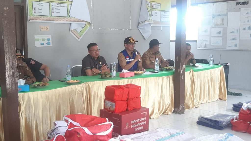 Masyarakat Tiga Desa di Kecamatan Tapung terima bantuan bencana alam dari Dinas Sosial Kabupaten Kampar