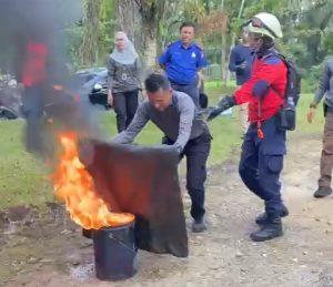 Tingkatkan dan Asah kemampuan, Dinas Damkar dan Penyelamatan Kampar Gelar Latihan Rutin.