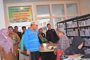 Tinjau Dinas Perpustakaan dan Kearsipan, Dr. Kamsol ; Terus lakukan Peningkatan Sarana dan Prasarana Sebagai Pusat literasi Baca Kampar