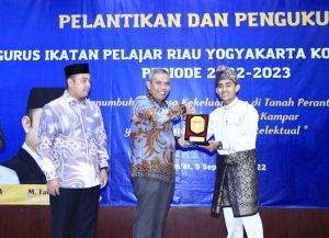 Pj. Bupati Kampar Lantik Pengurus Ikatan Pelajar Riau Yogyakarta Komisariat Kampar (IPRY-KK)