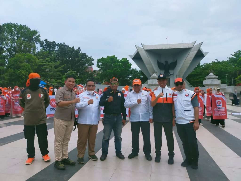 FLASHMOB DAN PERNYATAAN SIKAP DPD PKS KOTA PALEMBANG MENOLAK KENAIKKAN BBM SUBSIDI