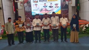 Dihadiri Para Ulama Dan Ratusan Tokoh Masyarakat, Pj. Bupati Kampar Launching Buku Biografi Ulama Kampar Dan Tokoh Penggerak Kampar Serambi Mekkah