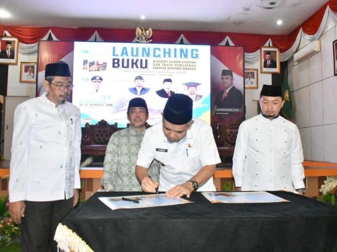 Bupati Kampar Dr. H. Kamsol, MM Apresiasi Launching Buku Pertama MUI Kampar Biografi Ulama dan Tokoh Penggerak Kampar Serambi Makkah