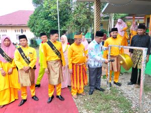 Madrasah Aliyah Negeri (MAN) 1 Kampar Kuok laksanakan Pencanangan Pembangunan Zona Integritas Menuju Wilayah Bebas Dari Korupsi dan Wilayah Birokrasi Bersih dan Melayani dan di akhir acara di isi tabligh akbar dan penampilan fashion show muslim-muslimah siswa-siswi MAN 1 Kampar