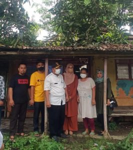 Camat Kresek Tinjau Langsung Kondisi Rumah Warga Roboh Di Pasir Ampo