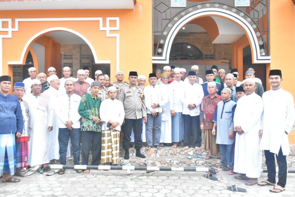 Subuh Berjema’ah Bersama Ustadz Fikri Haikal MZ, Masyarakat Lereng Padati Masjid Istiqomah.