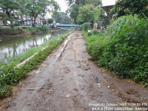 Akses Jalan Menuju Kampung Pabuaran Pasar Kemis Rusak Parah