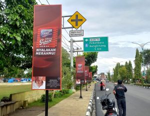 DPMPTSP Kampar Himbau Pemilik Iklan Rokok di Trotoar