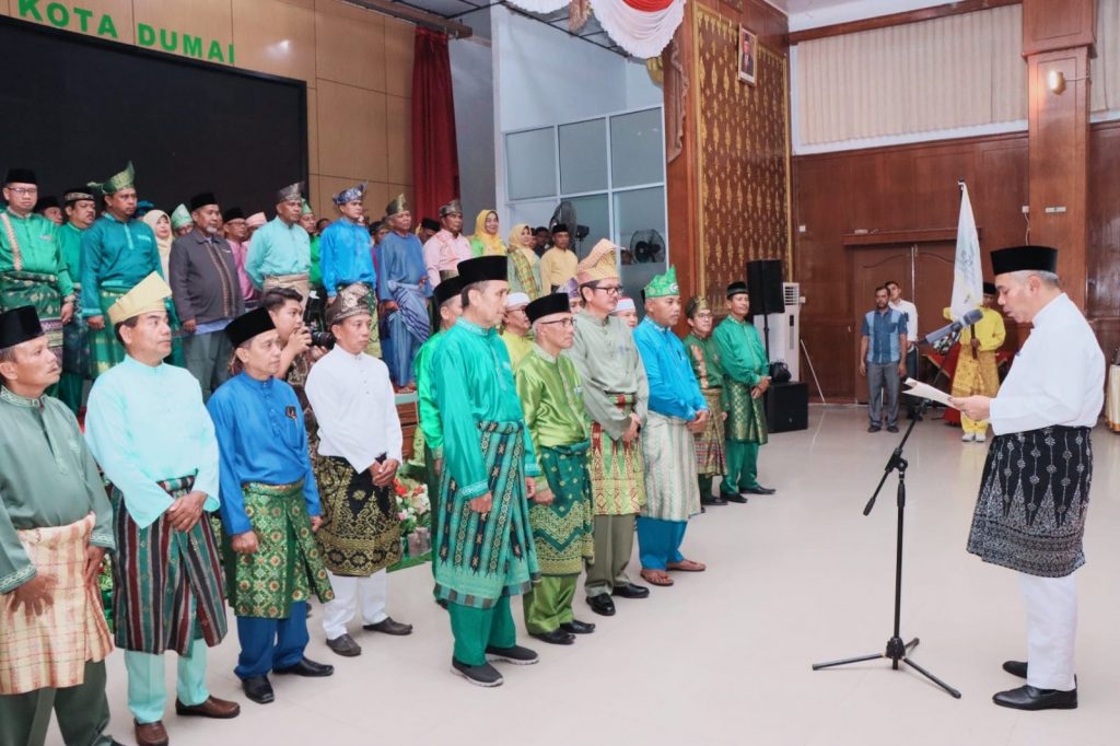 H Indra Gunawan dilantik oleh PJ Bupati Kamsol Sebagai Ketua Umum IKKD.