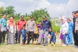 Pj.Bupati Kampar Bersama Pelatih Timnas U-16 Buka Anniversery SSB Pandau Jaya.