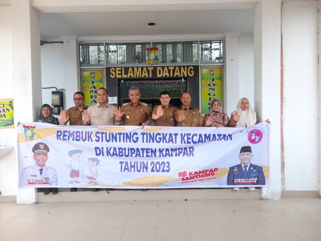 REMBUK STUNTING KECAMATAN DI KAMPAR DITANDAI DENGAN PENANDATANGANAN KOMITMEN PERCEPATAN PENURUNAN STUNTING