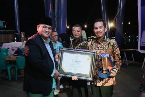 Penjabat Bupati Kamsol Raih Penghargaan JMSI Riau Award  2023