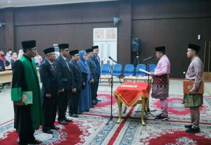 Bupati H. Zukri Lantik 6 Orang Pejabat Pimpinan Tinggi Pratama