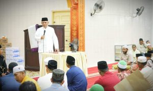 PJ Bupati Kamsol Sholat Tarawih di Masjid At Taqwa Paparkan Program Pemkab Kampar