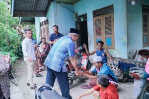 Pj Bupati Kamsol Sisir Lagi Rakyat Miskin dan Bagikan Takjil Untuk Warga Rumbio Jaya