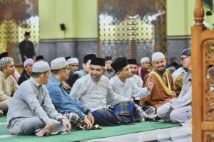 Akhir Ramadhan Pj Bupati Kamsol  Tarawih dan Dengar Tausiah Di Masjid Islamic Center