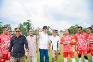 32 Tim Bertanding, Pj.Bupati Kamsol Resmi Buka Event Sepak Bola Pasir Sialang Cup II 2023