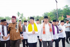 PJ Bupati Kampar Bersama Gubri Syamsuar serta Ribuan Orang Ziarah Kubur Aghi Ayo Onam