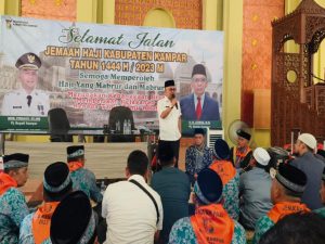 PJ Bupati Firdaus Lepas Keberangkatan Calon Jamaah Haji Kampar