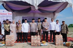 Pj Bupati Kampar Bersama Wakapolri dan Gubri Resmikan Masjid Rosna di Perum Griya Setia Bangsa