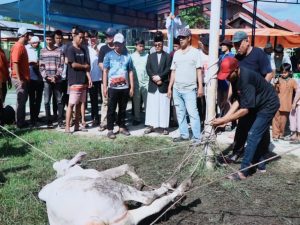 Pj Bupati Kampar Firdaus dan Keluarga Gelar Qurban di Masjid Ar – Rahman Pandopo