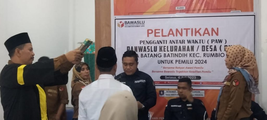 Panwaslu Rumbio Jaya Gelar Pelantikan PAW PKD Desa Batang Batindih