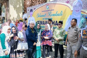 Sambut Kedatangan Jamaah Haji Kloter 4 Kabupaten Kampar, Pj Sekda Kampar Ramlah ; Selamat Kembali ke Tanah Air