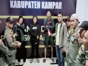 Tim Satpol PP Kampar Amankan Lagi Sepasang Muda Mudi sedang Minum Miras di Kawasan WFC