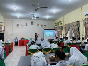 Cegah Kanker Hati,Tim Universitas Riau Melakukan Sosialisasi Vaksinasi Hepatitis B Kepada Siswa SMKN 1 Pangkalan Kerinci.