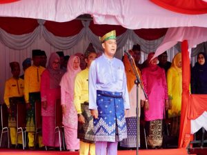 Ketua DPRD Muhammad Faisal Irup Upacara HUT Riau ke 66 di Kampar Baca Sambutan Gubri Dan Bagikan 10 Juta Bendera Untuk Rakyat Kampar