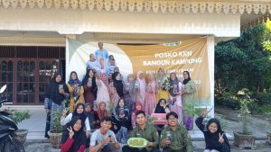 Hidroponik Botol Plastik Bekas: Solusi Pemanfaatan Daur Ulang Sampah di Desa Empat Balai