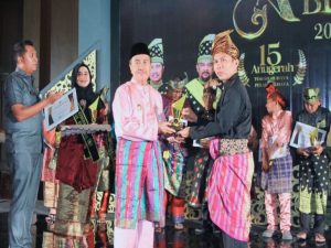 Anugerah Budaya 2023 dari Gubri, Pemkab Kampar Apresiasi Putra Terbaik Kampar Wan Harun Ismail.