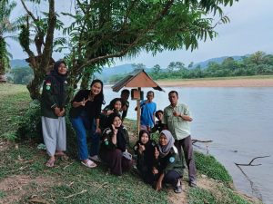 MITIGASI BENCANA BANJIR, Tim Kukerta UNRI Ciptakan Alat Pendeteksi Banjir Sederhana di Desa Gema