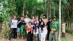 Kunjungan Mahasiswa KUKERTA UNIVERSITAS RIAU Membuka Peluang Pemasaran Lebah Galo-Galo Desa Siabu