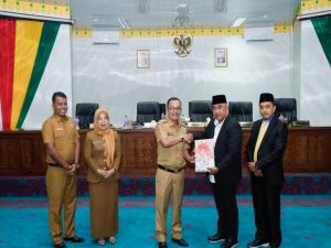 PJ Bupati Kampar Sampaikan Rancangan APBD-P Kabupaten Kampar dan 7 Ranperda Tahun 2023