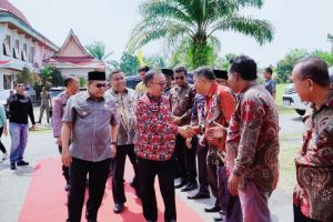 Raih Banyak Prestasi, Pj Bupati Kampar Ucap Apresiasi Kepada Camat dan Kades Se-Kecamatan XIII Koto Kampar.
