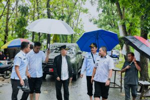 Pj Bupati Kampar dan Camat Tinjau Banjir Desa Pandau Jaya Kecamatan Siak Hulu