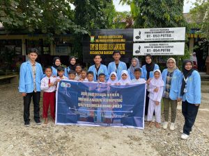 Membiasakan Hidup Bersih dan Sehat, Mahasiswa KUKERTA UNRI Melakukan Penyuluhan Perilaku Hidup Bersih dan Sehat