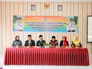 Pj Bupati Kampar Dengan Tim Penilaian Evaluasi Kinerja di Kecamatan Bangkinang Kota