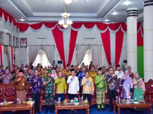 Pj Bupati Kampar Bersama Gubernur Riau Launching Program UHC Jaminan Kesehatan Kampar Melaju.