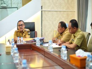 Penjabat Bupati Kampar Rapat Koordinasi Terkait Pembangunan Jalan Desa Kualu  Tambang