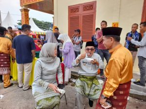 PJ Bupati Kampar Cicipi Kuliner Khas Kampar di MTQ ke 41, Es Tebak dan Sate Kuok di Serbu Pengunjung.