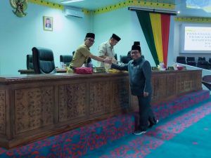 Habiburrahman Fraksi PPP Sampaikan Pandangan Saat Paripurna Ranperda APBD 2024.