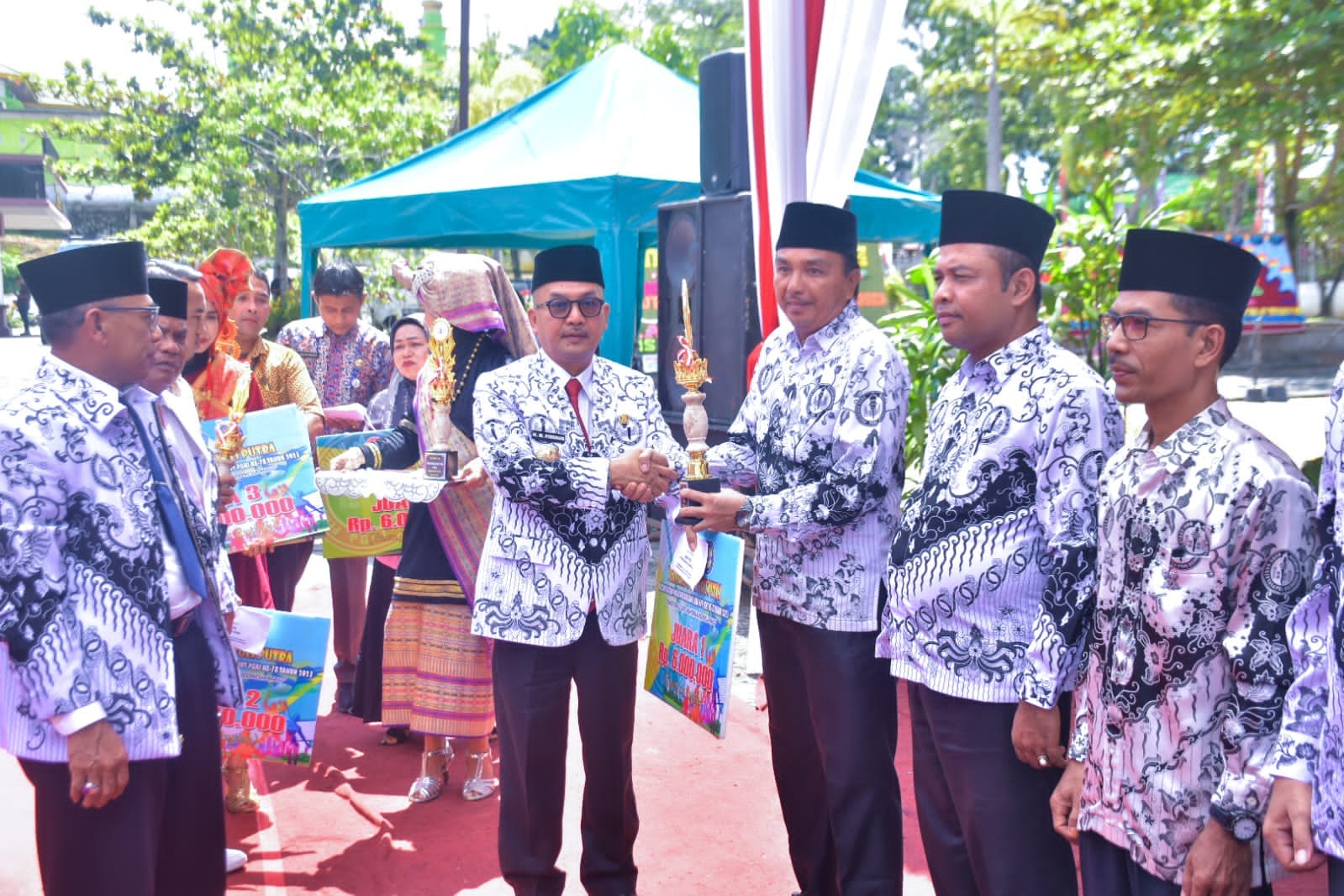 Hari Guru Nasional Dan Hut Pgri Ke 78 2023 Pj Bupati Kampar Guru Suluh Dan Penerang Bangsa 7341