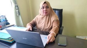 Disbunnak Keswan Kampar Berikan Bantuan Pembeku Lateks Dalam Bentuk Asam Formilat Kepada 6 Kelompok Tani